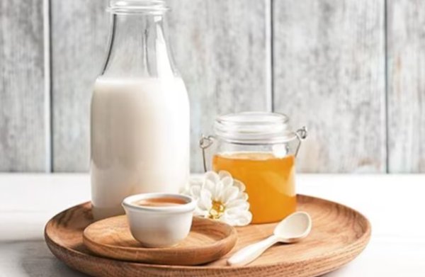 ماسک شیر و عسل برای نرمی و درخشندگی مو